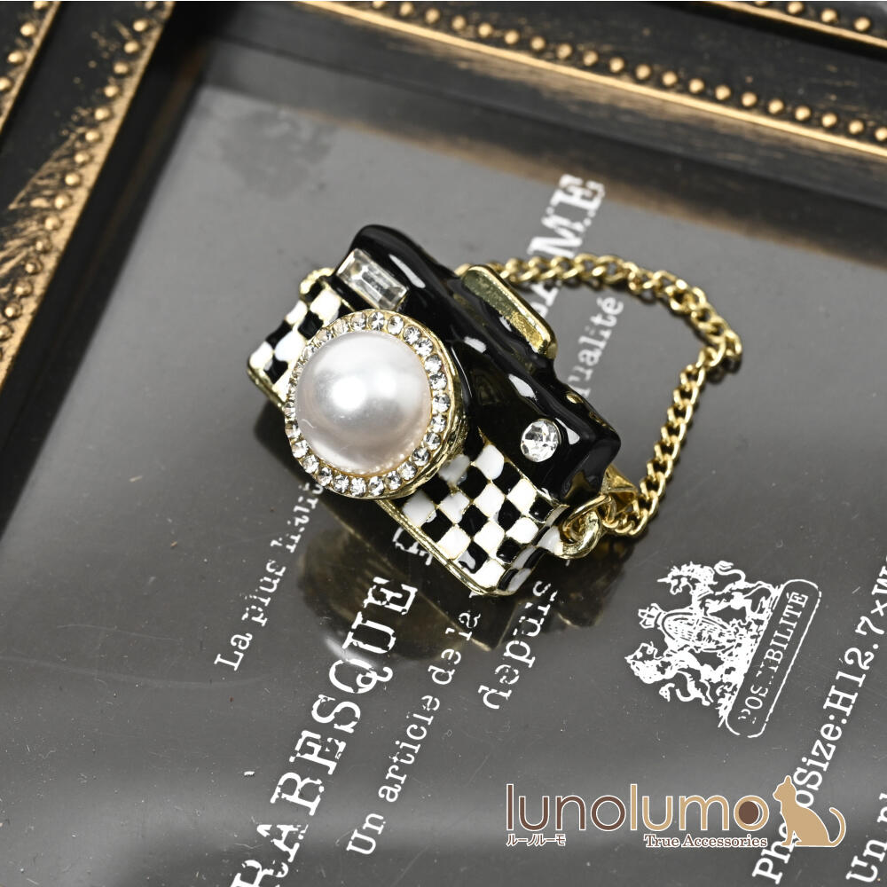 ブローチ レディース カメラ チェック柄 白...